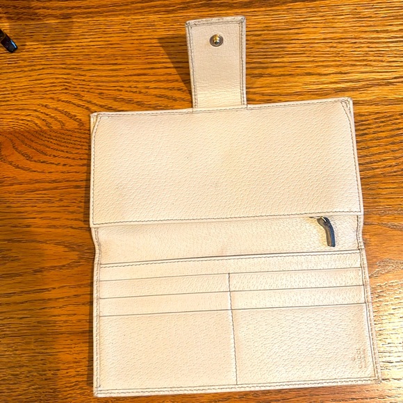 GUCCI Scarlett Monogram Canvas Logo Leather Bi-Fold Wallet. - Picture 4 of 15